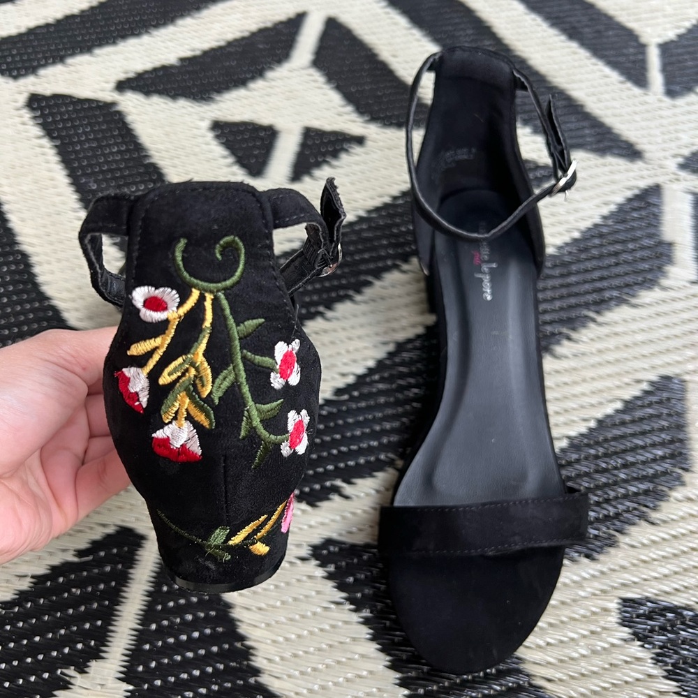 Nanette Lepore Black Floral Heeled Sandals Shoes Sz: 5